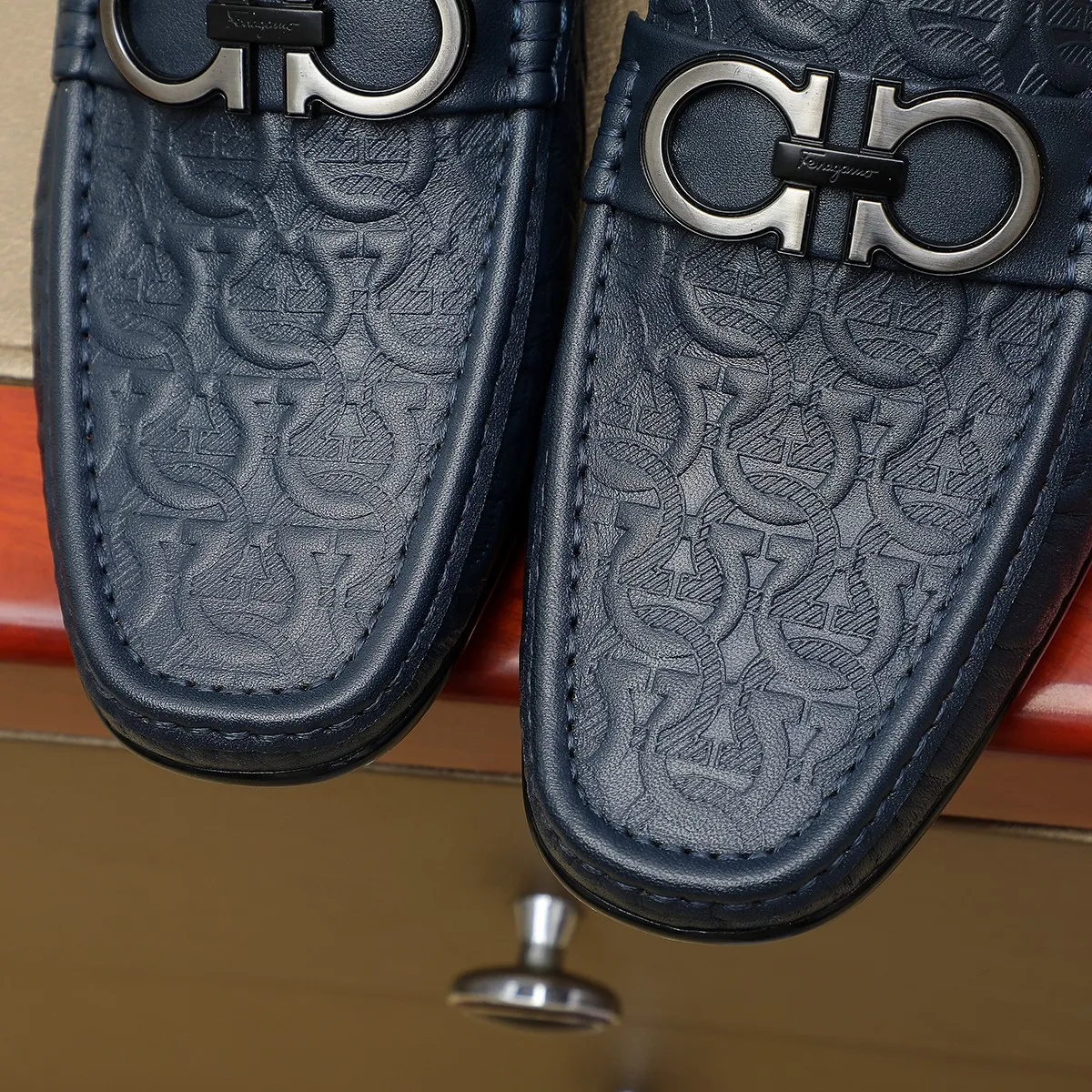 Men's shoes 💰360 🕷🕷【Ferragamo】Ferragamo Popular fashionable casual slip-on shoes🇨🇳Official website counter 1:1 production, original mold opening💯Good quality visible, imported high-end first-layer calfskin, luxurious pigskin lining🌿Very clear texture, high-quality waterproof, non-slip and wear-resistant outsole🎋High quality and low price, truly handmade🍓Color, code number 38-45